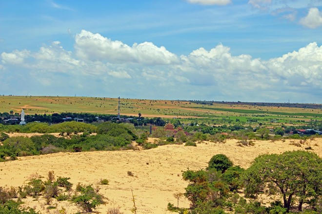 Cung đường chinh phục sa mạc cát lớn nhất Việt Nam