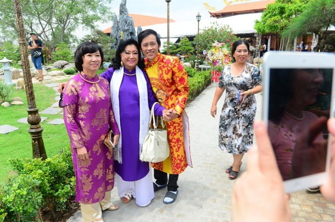 'Nhà thờ tổ nghề 100 tỷ của Hoài Linh' có gì?