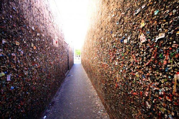 Đến Mỹ để trải nghiệm con đường dán đầy bã kẹo cao su