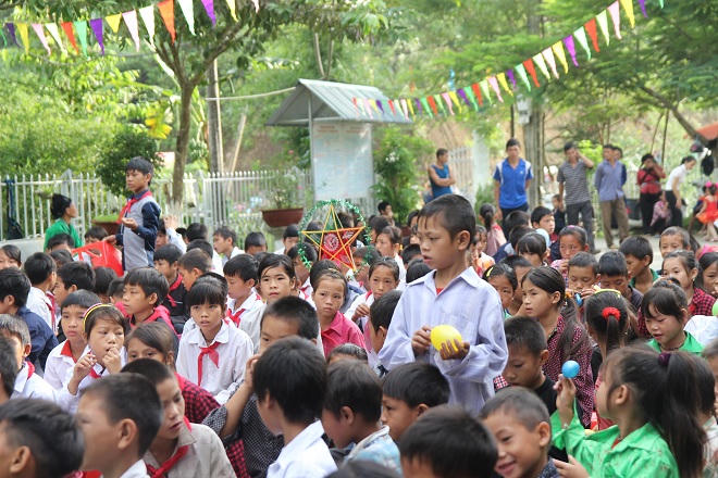 Trẻ vùng cao e thẹn chia sẻ ước mơ Tết Trung thu