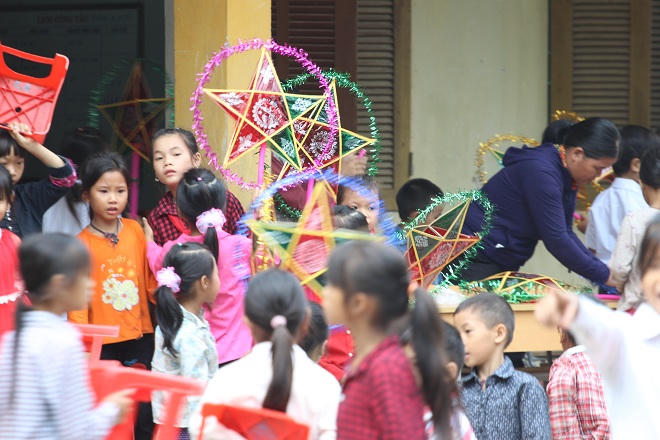 Trẻ vùng cao e thẹn chia sẻ ước mơ Tết Trung thu