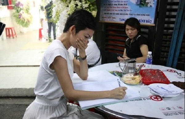 Ngân Quỳnh khóc nấc, Cát Phượng nén nỗi đau đến tiễn biệt Minh Thuận