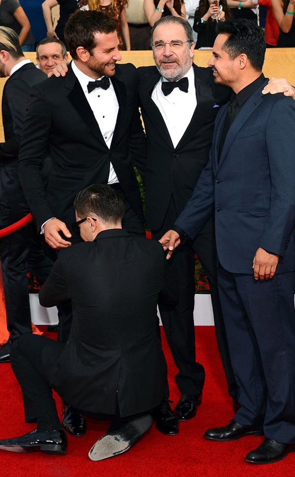 Siêu mẫu 9X đánh vào mặt nhà báo giữa đường