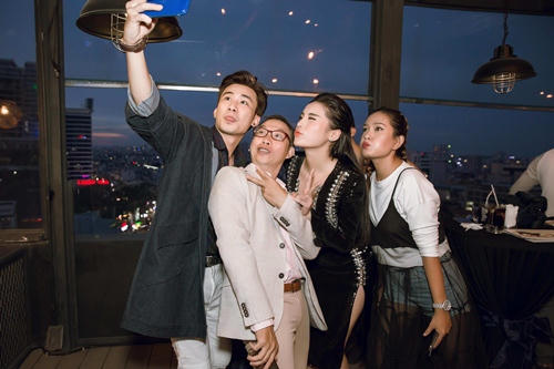 Hoa hậu Kỳ Duyên diện váy khoét trên xẻ dưới đi làm giám khảo