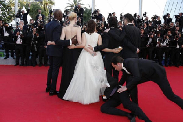 Người đàn ông sàm sỡ hàng loạt sao nữ tiếng tăm là ai?