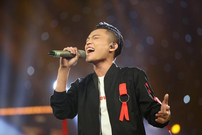 Cô gái nước ngoài đầu tiên trở thành quán quân Vietnam Idol 2016