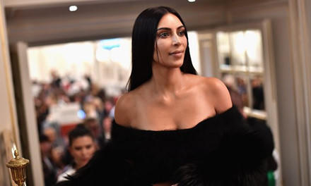 Kim Kardashian bị chĩa súng vào đầu giữa đêm khuya tại Paris