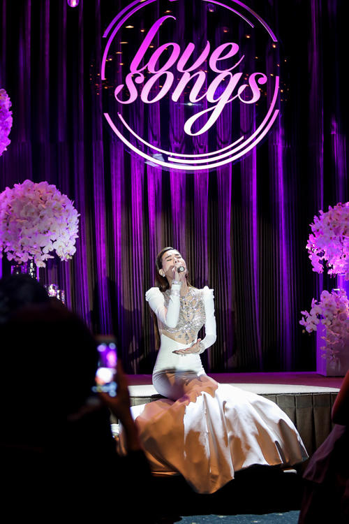 Hà Hồ đầy bất ngờ hát 'Chắc ai đó sẽ về' của Sơn Tùng