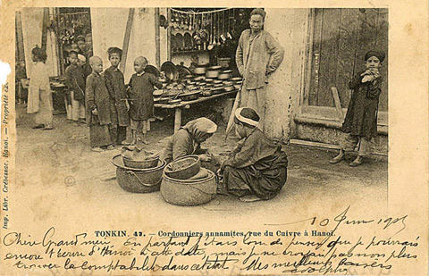 Những bức ảnh lưu giữ 36 phố phường Hà Nội xưa