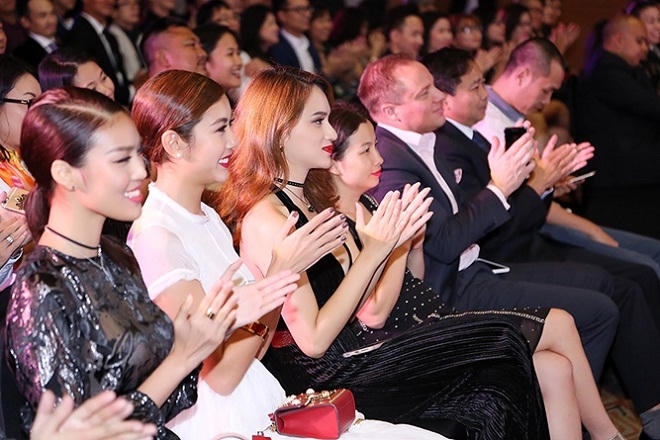 Hương Giang Idol quyến rũ không đối thủ trong sự kiện mới