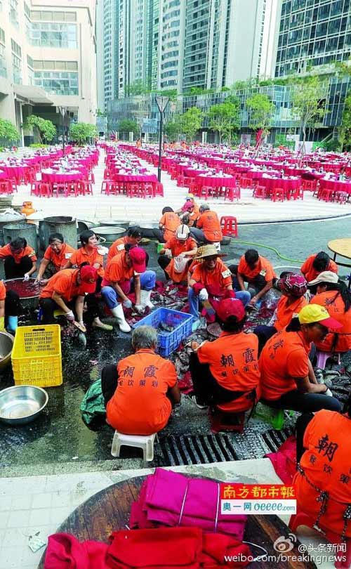 Choáng với đại tiệc15.000 người trải dài khu phố