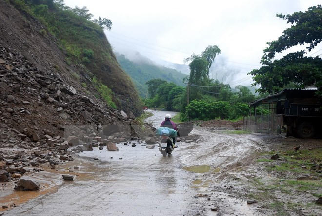 Cảnh báo thời tiết nguy hiểm ở nhiều tỉnh miền Trung