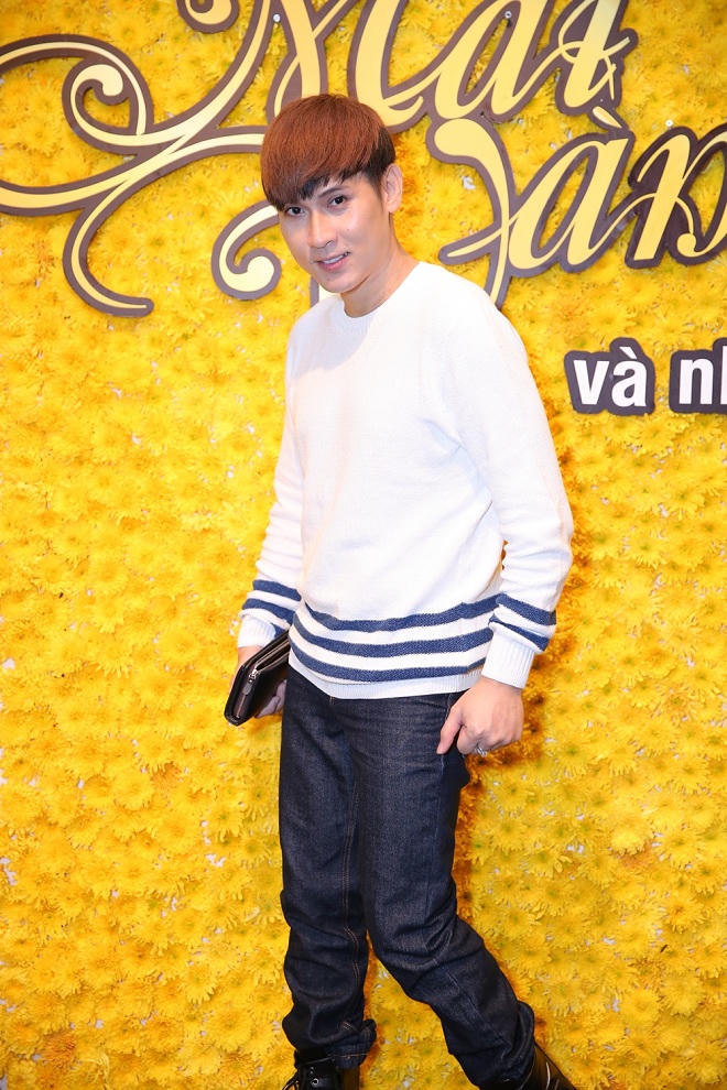 Nguyên Vũ 'nổi bần bật' giữa thảm đỏ Mai Vàng