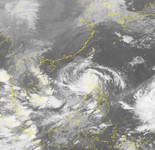 Bão Sarika giật cấp 17 đi vào Biển Đông 