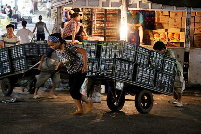 Đêm 20/10 nhọc nhằn của những người đàn bà gánh việc đàn ông