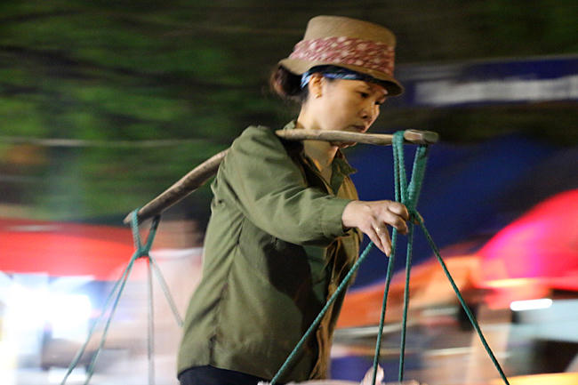 Đêm 20/10 nhọc nhằn của những người đàn bà gánh việc đàn ông