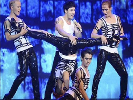 Những sự cố khiến sao Việt “ngượng chín mặt“