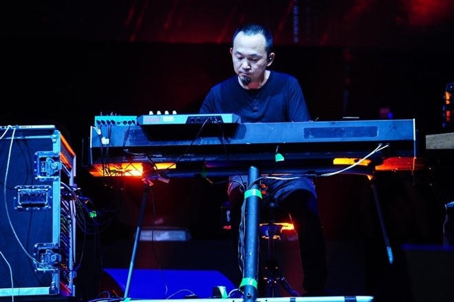  Tùng Dương “quẩy” hết mình với khán giả Hoàng Thành Thăng Long.