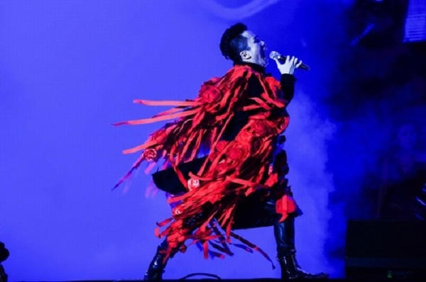  Tùng Dương “quẩy” hết mình với khán giả Hoàng Thành Thăng Long.