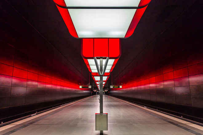 Ga tàu điện đẹp ngỡ ngàng bởi những màu sắc khó quên 