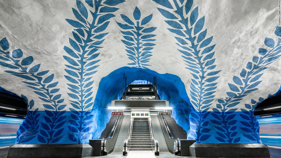 Ga tàu điện đẹp ngỡ ngàng bởi những màu sắc khó quên 