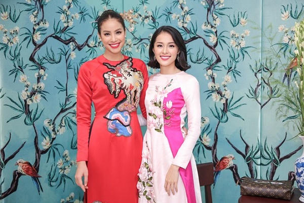 Hạ Vi gây chú ý khi dự sự kiện bằng siêu xe cùng đại gia 