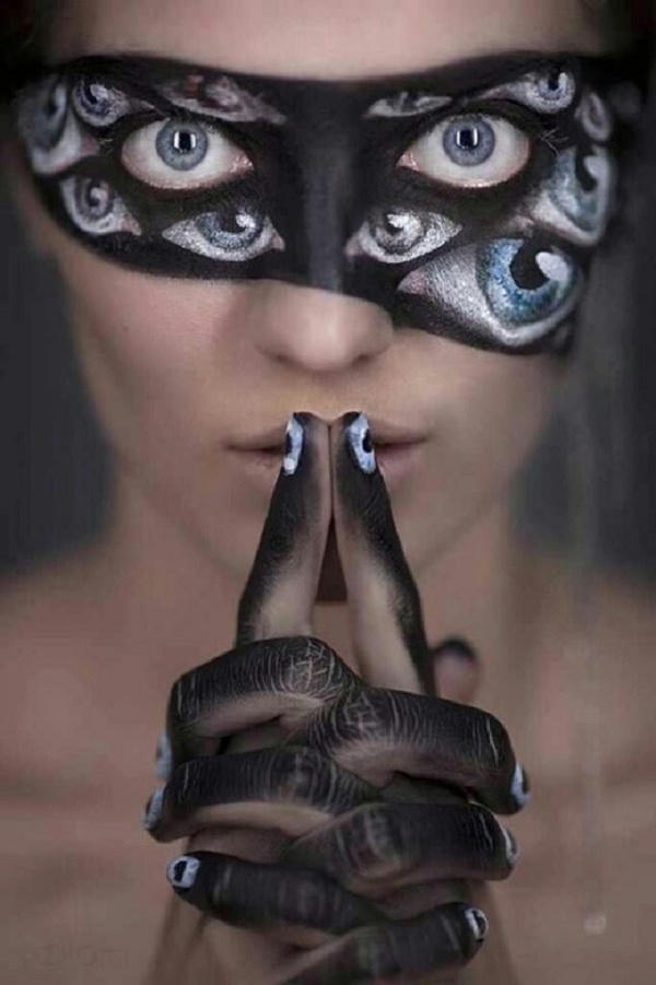 Kiểu hóa trang Halloween kinh dị khiến người xem “sởn gai ốc“