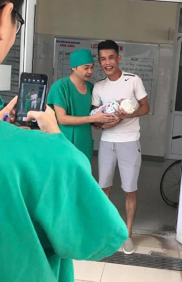 Hiệp “gà” vui mừng đón con trai chào đời