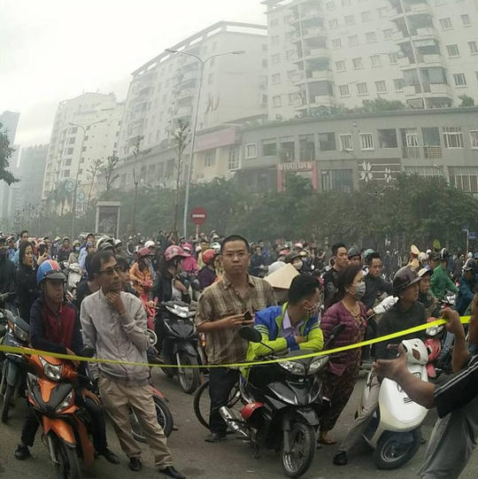 Nghi còn người mắc kẹt trong đám cháy dãy quán karaoke Trần Thái Tông