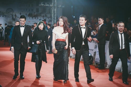 Dàn sao Việt lộng lẫy, quyến rũ trên thảm đỏ Liên hoan phim Quốc tế Hà Nội