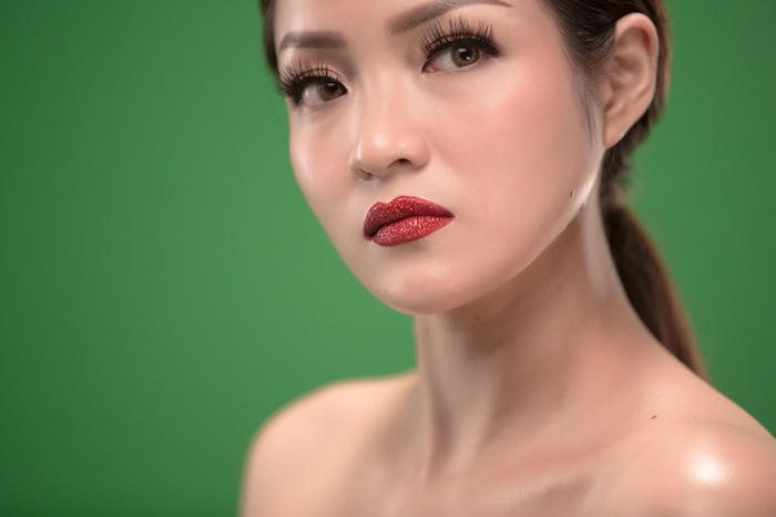 Thuỷ Top gây tranh cãi bởi hình tượng cô giáo nổi loạn