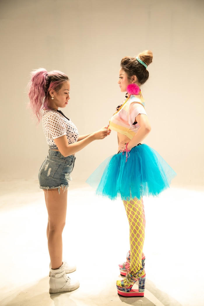 Thuỷ Top gây tranh cãi bởi hình tượng cô giáo nổi loạn