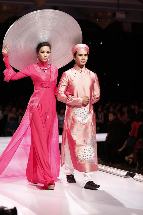 Mỹ nhân Việt 'méo mặt' vì những chiếc mấn ngoại cỡ trên đầu