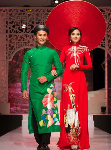 Mỹ nhân Việt 'méo mặt' vì những chiếc mấn ngoại cỡ trên đầu