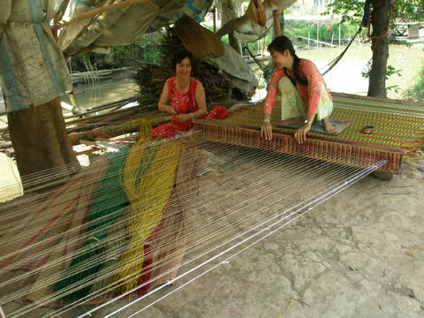 Về thăm làng chiếu Định Yên 