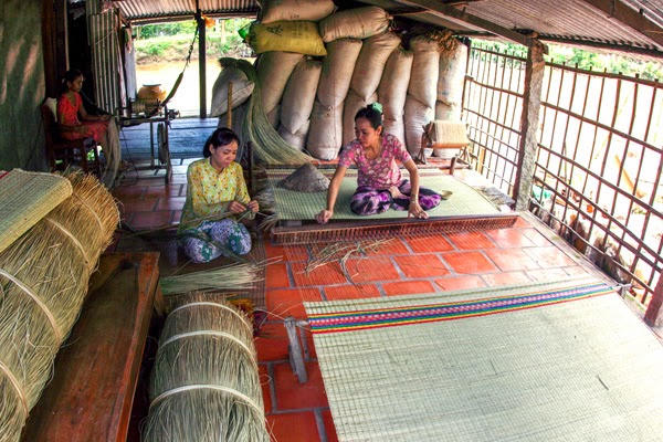 Về thăm làng chiếu Định Yên 