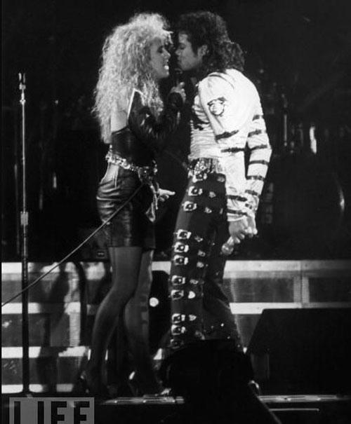 Những khoảnh khắc đáng nhớ trong đời Michael Jackson