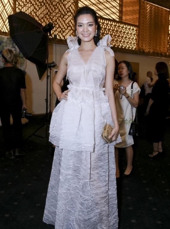 Khán giả 'trố mắt' tước phong cách lạ - dị của sao Việt 