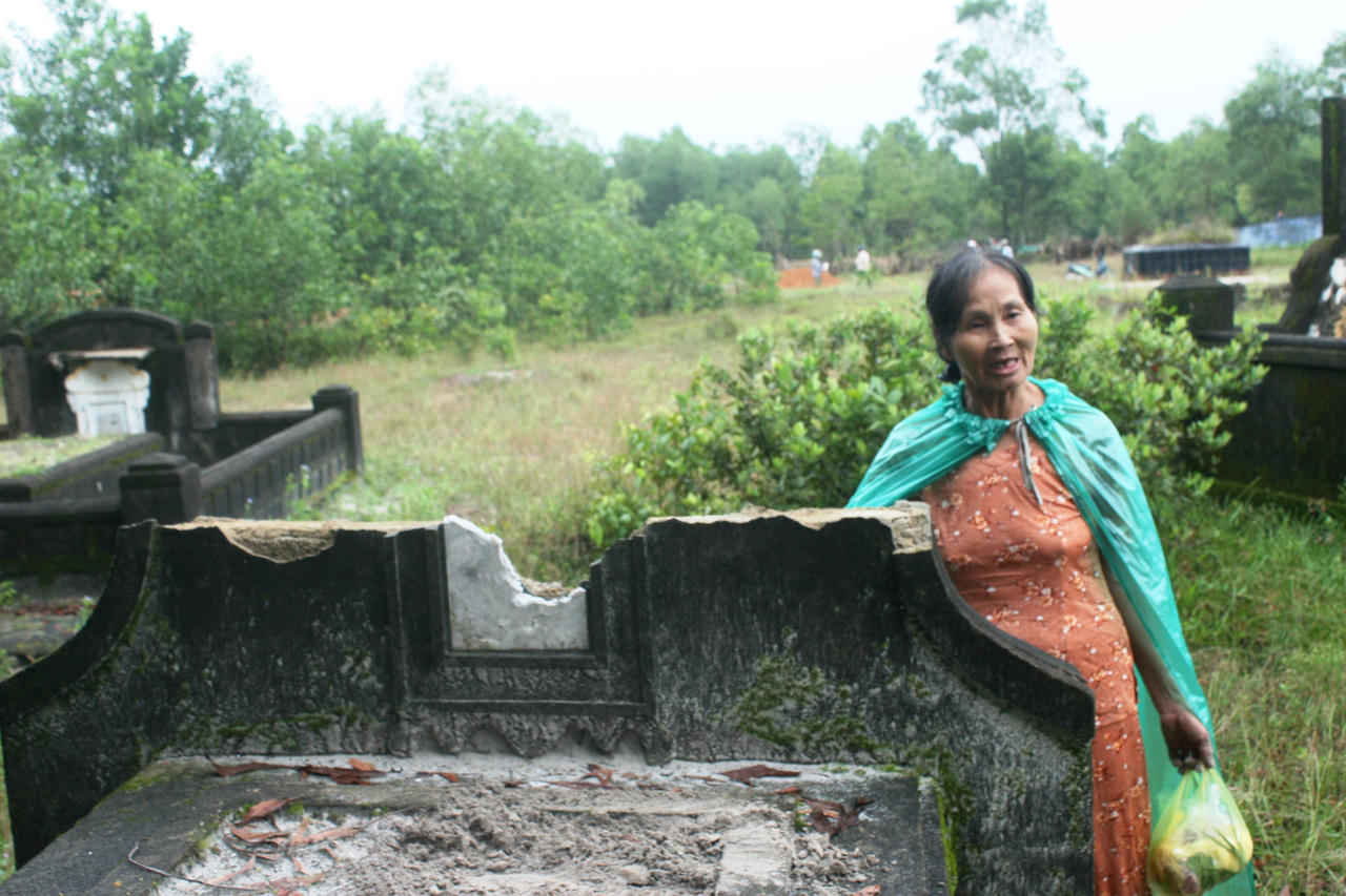 Sự thật bất ngờ vụ đóng đinh lên 124 ngôi mộ