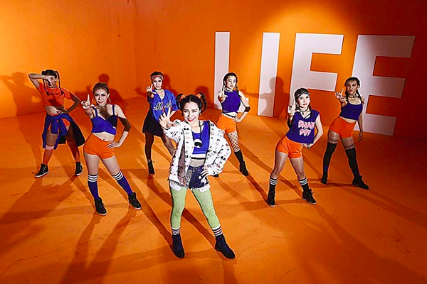 Hòa Minzy ra mắt MV “sống không hối tiếc” sau chia tay Công Phượng