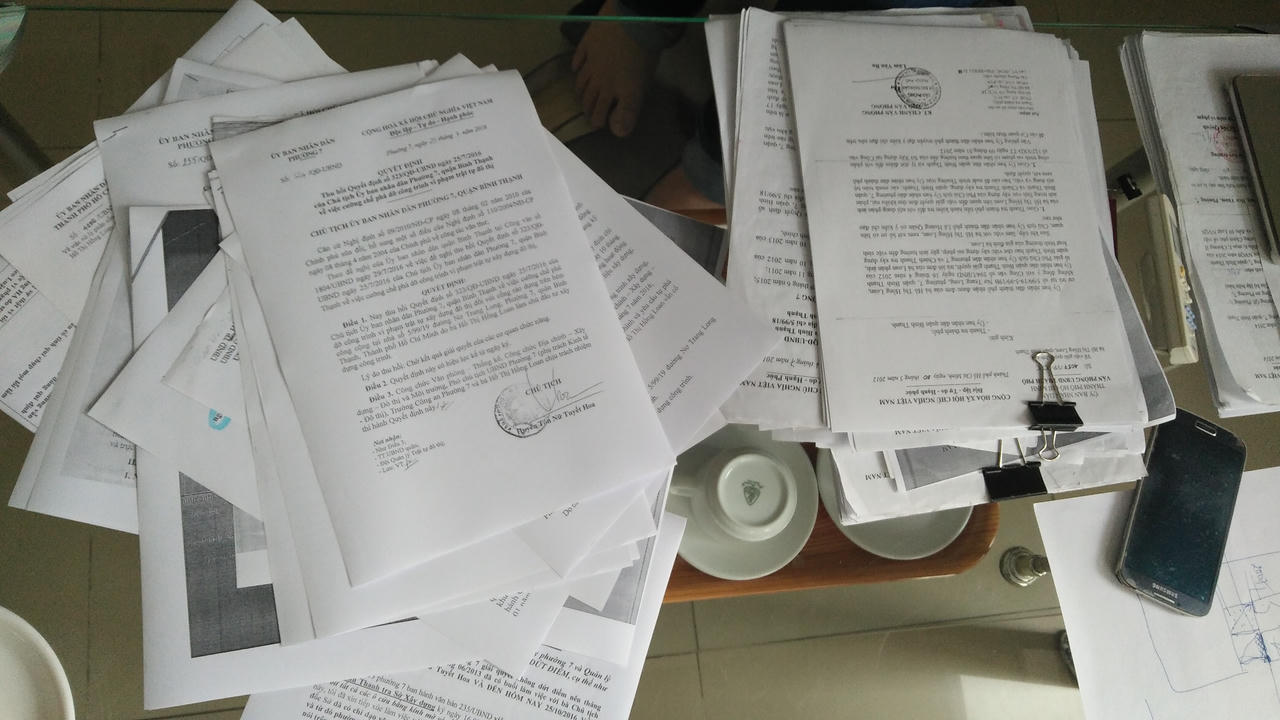 TP HCM: Cái cổng rào rắc rối “cõng” hàng chục biên bản, quyết định, đơn kiện