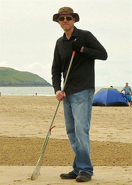 Những bức tranh khổng lồ mê hoặc trên cát 