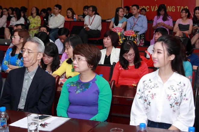 Đỗ Mỹ Linh mong được thầy cô đối xử như bao bạn khác