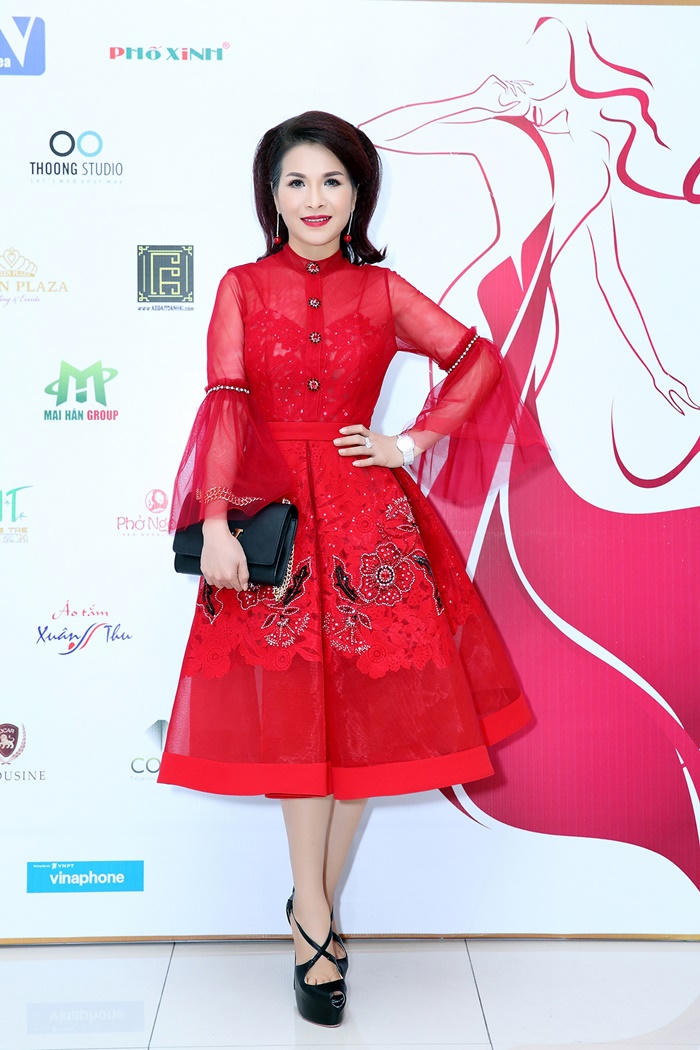 Hoa hậu Lê Thanh Thúy rạng ngời làm giám khảo Hoa khôi Xứ Dừa 2016