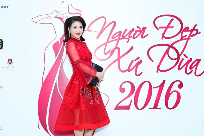 Hoa hậu Lê Thanh Thúy rạng ngời làm giám khảo Hoa khôi Xứ Dừa 2016