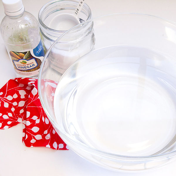 Mẹo khử mùi và hóa chất độc hại trên quần áo mới