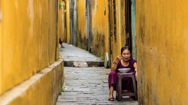 Những ngôi nhà nhuộm sắc vàng khu phố cổ Hội An