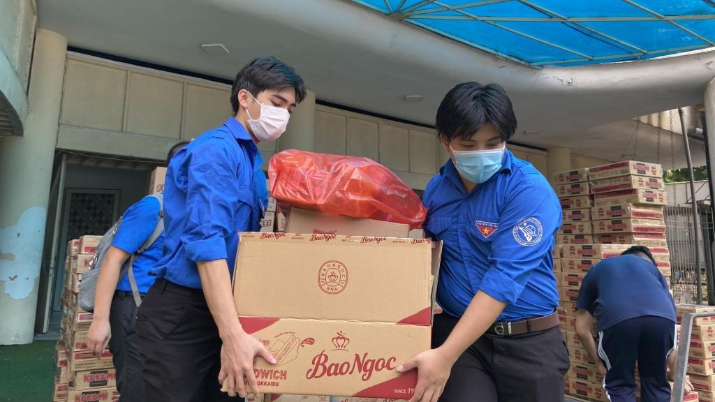 Bảo Ngọc Care trao tặng 1.000 suất quà tiếp sức sinh viên Thủ đô vượt qua đại dịch