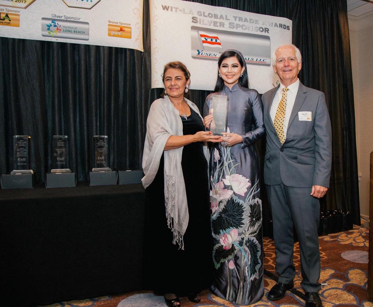 Doanh nhân Lê Hồng Thủy Tiên được Tổng thống Ý vinh danh 