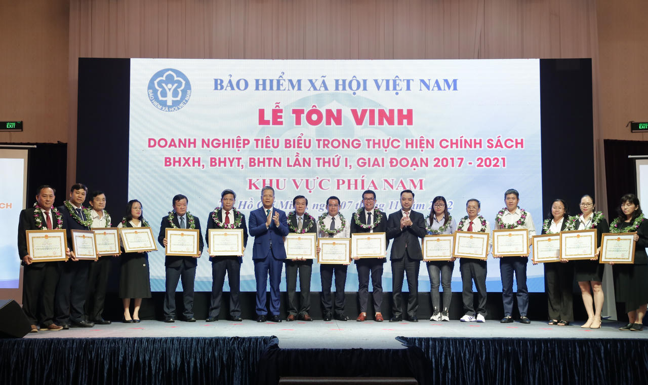 Tôn vinh 103 doanh nghiệp tiêu biểu phía Nam trong thực hiện chính sách, pháp luật BHXH, BHYT, BHTN